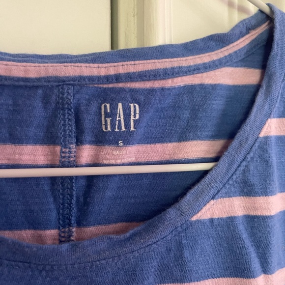 Two Gap striped t-shirts with logo. - Picture 3 of 6